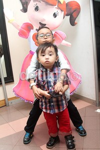 Daus berpose dengan anak kesayangannya. Gus Mun/detikHOT.