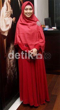 Oki Setiana Dewi saat ditemui di rumah Brutus Mode, Grand Indonesia, Jakarta Pusat, Minggu (5/1/2014). Gus Mun/detikHOT.