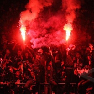 Suporter Masih Suka Nyalakan Flare, PSSI Kembali Didenda AFC