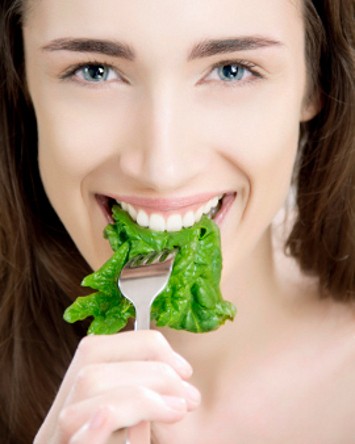 Usai Liburan Kolesterol Darah Naik? Segera Konsumsi Teh dan Bayam!