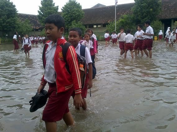 Diguyur Hujan, Sejumlah SD di Semarang Terendam Air