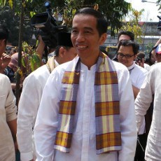 Kunjungi Pasar Kampung Makasar, Jokowi Diteriaki Calon Presiden