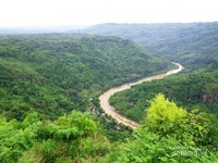 Liukan Sungai Oya yang memanjakan mata. Liukan Sungai Oya yang memanjakan mata.