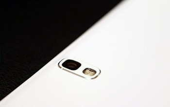     Di bagian kamera Galaxy Note Pro dibekali bagian belakang 8 MP dan depan 2 MP. (kredit foto: engadget)