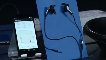 Inilah smart earbud besutan Intel. Alat ini akan dipasangkan dengan aplikasi khusus yang nantinya dapat memonitor detak jantung dan jarak yang sudah ditempuh pengguna.