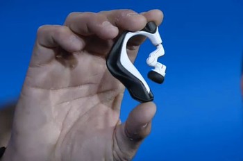     Kalau yang satu ini adalah smart headset yang diberi nama Jarvis. Ia dapat dihubungkan dengan smartphone Android melalui aplikasi khusus dan berfungsi layaknya asisten digital. Ia bisa diperintah dengan suara seperti Siri di iPhone. Juga menunjukkan arah dan mencari tempat seperti restoran terdekat. Mirip Jarvis, asisten pribadinya Iron Man.