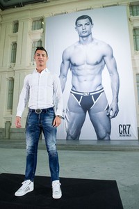 Tidak mau kalah, atlet sepakbola bertubuh atletis lainnya, Cristiano Ronaldo  juga membuat lini pakaian dalam sendiri bernama CR7. Lini ini merupakan hasil kolabroasi dengan desainer Ricahrd Chai dan diproduksi oleh JBS. Hal yang paling menyita atensi dari iklan ini adalah ukuran paket milik Cristiano yang membuat wanita berfantasi.