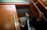 Mengadili menyatakan Novi Amelia bersalah karena melakukan tindak pidana laka lantas. Dan mengajukan pidana selama 6 bulan, hukuman tidak dapat dijalankan jika dalam 1 tahun terdakwa tidak lakukan tindak pidana, ujar majelis hakim.