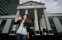 Puas, saya terima aja sesuai dengan keadilan, ujar Novi dengan mimik wajah sumringah usai persidangan di PN Jakarta Barat, Jalan S Parman, Jakarta, Selasa (7/1/2014).