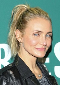 Cameron Diaz tersenyum di depan kamera. Rob Kim/Getty Images/AFP.