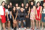 Raffi Ahmad Dikelilingi Model-model Cantik