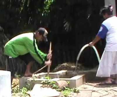 Warga Probolinggo Manfaatkan Kotoran Sapi Jadi Biogas