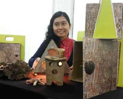 Gadis Bali Ini Ubah Serat Tapis Jadi Aksesori Etnik