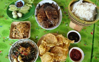 Makan Gurami Bakar dan Cah Kangkung di Pondok Kharitzma, Kuningan