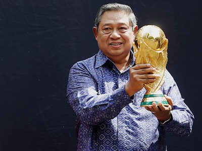Presiden SBY Sambut Trofi Piala Dunia