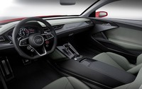 Audi mengatakan kalau roda kemudi Audi Sport quattro Laserlight concept memiliki sejumlah tombol untuk mengontrol fitur termasuk sistem hybrid dan Audi Drive Select yang menurut mereka merupakan representasi dari desain masa depan roda kemudi Audi. (dok. Audi)