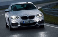 Mobil tersebut dites di jalanan yang berliku. (dok BMW).