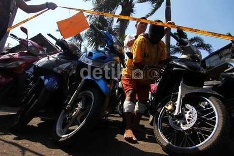 2 Pelaku Curanmor Kabur Loncat Pagar Saat Digerebek Polisi