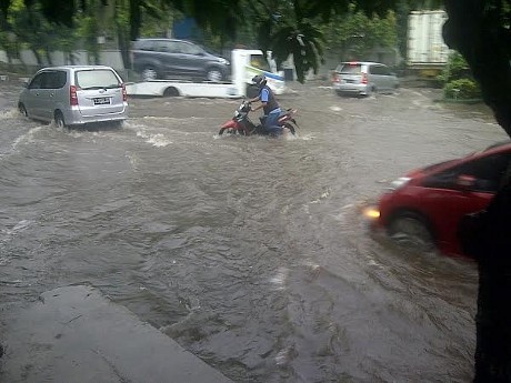 Kawasan Industri Sunter Banjir Sebetis, Motor-motor Mogok