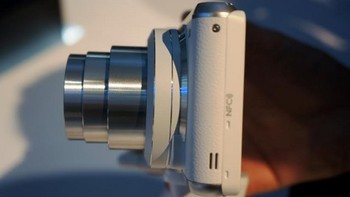 Hadir dengan sensor BSI 1/2.3 berkemampuan 16,3 megapixel dan telah dilengkapi optical zoom 21x serta optical image stabilization.