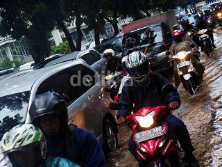 Memilih Ban yang Tepat untuk Musim Hujan
