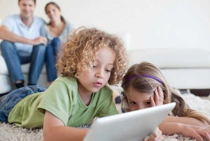 Bahaya Gadget untuk Anak: Agresif Hingga Tak Mau Bersosialisasi