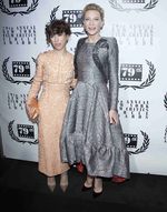 Cate Blanchett Dalam Balutan Gaun Silver