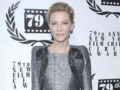Cate Blanchett Dalam Balutan Gaun Silver