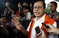 Sudjadnan keluar gedung KPK seusai menjalani pemeriksaan. Lamhot Aritonang/detikFoto.