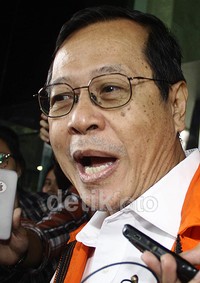 Sudjadnan mengakui dirinya sebagai orang yang paling bertanggung jawab atas kasus korupsi pengelolaan dana sidang internasional Deplu. Lamhot Aritonang/detikFoto.