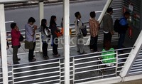 Calon penumpang mengantre tiket. Lamhot Aritonang/detikFoto.