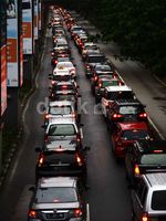 Jalan Macet, Penumpang TransJ Menumpuk