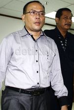 Hambit Bintih & Cornelis Terancam 15 Tahun Penjara