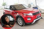 10 Artis dan Mobil Kesayangannya 2013