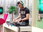 Aksi Al di Balik DJ Set