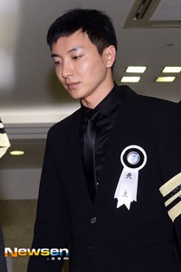 Suasana duka menyelimuti pemakaman ayah, nenek dan kakek Leeteuk. Newsen/Lee Han Hyung.