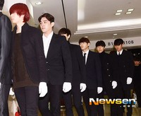 Para member Super Junior turut hadir di acara pemakaman tersebut. Newsen/Lee Han Hyung.