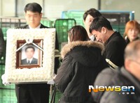 Keluarga menyebutkan, sebelum meninggal sang ayah mengalami depresi karena banyak utang. Newsen/Lee Han Hyung.