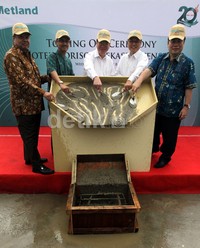 PT Metropolitan Land Tbk (Metland) melakukan topping off Metland Premier Hotel di kawasan Bekasi.