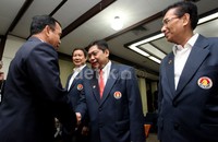 Ketua KONI Pusat, Tono Suratman menyalami para pengurus PB Percasi.