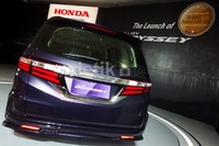 All New Honda Odyssey juga dilengkapi dengan Body Color Door Mirror, Chrome Plating Outer Handle Color, dan Power Retractable Door with LED Turning Signal memperkuat kesan premium.