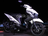Ini terinspirasi dari mobil mewah yang menambah kesan gagah dan berkelas. Gagah dan mewahnya New GT125 Eagle Eye juga tampil dari emblem logo 3D dan stiker chrome serta kombinasi warna striping dan warna minimalis tapi berkelas.