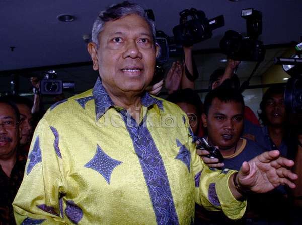 Usai Diperiksa KPK, Bambang Soeharto Irit Bicara