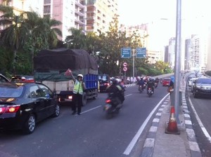 Macet Parah, Sore Ini Polisi Izinkan Motor Naik JLNT Casablanca