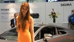 Lenggak-lenggok Model Seksi di CES 2014