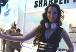 Lenggak-lenggok Model Seksi di CES 2014