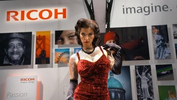Di area photografi akan banyak sekali model yang dengan senang hati bergaya untuk dipotret. (eno/detikINET)