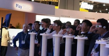 Seperti halnya Google. Sony juga memiliki kacamata pintar, hanya saja fungsinya sedikit berbeda.