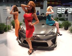 Lenggak-lenggok Model Seksi di CES 2014