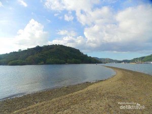 Laut Pun Belah di Labuan Bajo